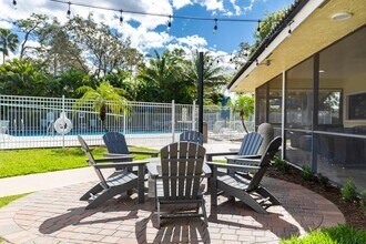 Palm Court at Wellington Apartments in Wellington, FL - Foto de edificio - Building Photo