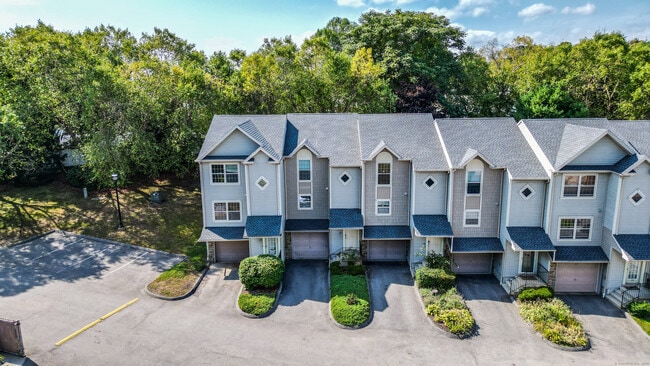 19 Hawthorne Dr in New London, CT - Building Photo - Building Photo