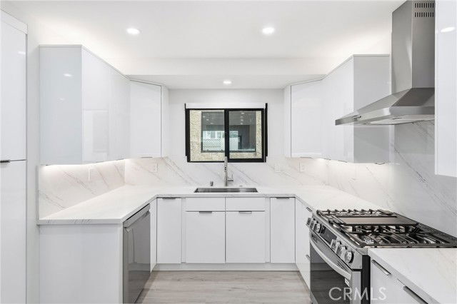 613 Marigold Ave in Newport Beach, CA - Building Photo - Building Photo