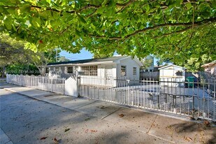 901 NW 55th St in Miami, FL - Building Photo