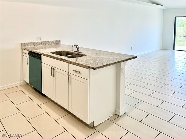 811 NE 11th Terrace in Cape Coral, FL - Building Photo - Building Photo