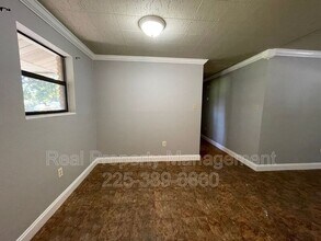 2351 Sweetleaf St in Baton Rouge, LA - Building Photo - Building Photo
