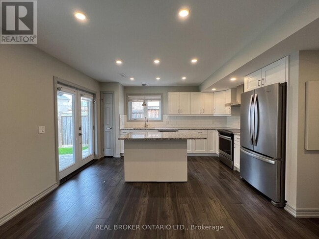 70 Juglans Crescent in Whitchurch-Stouffville, ON - Building Photo - Building Photo