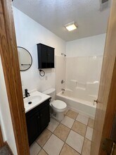 109 W Pleasant St in Knoxville, IA - Building Photo - Building Photo