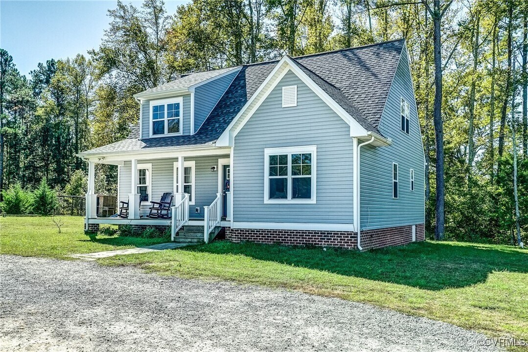 65 Hopeful Church Ln in Bumpass, VA - Building Photo