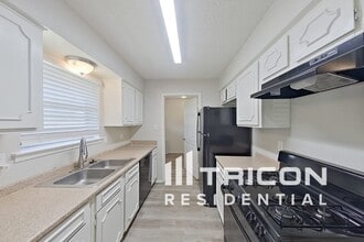 1221 Aldenwood Dr in Dallas, TX - Building Photo - Building Photo