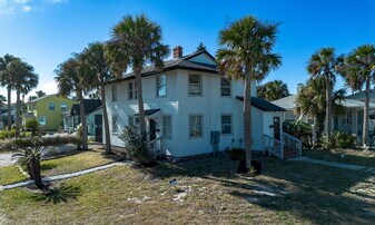 301 Pine St in Neptune Beach, FL - Building Photo
