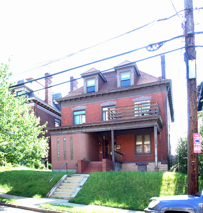 325 S Graham St in Pittsburgh, PA - Foto de edificio - Building Photo