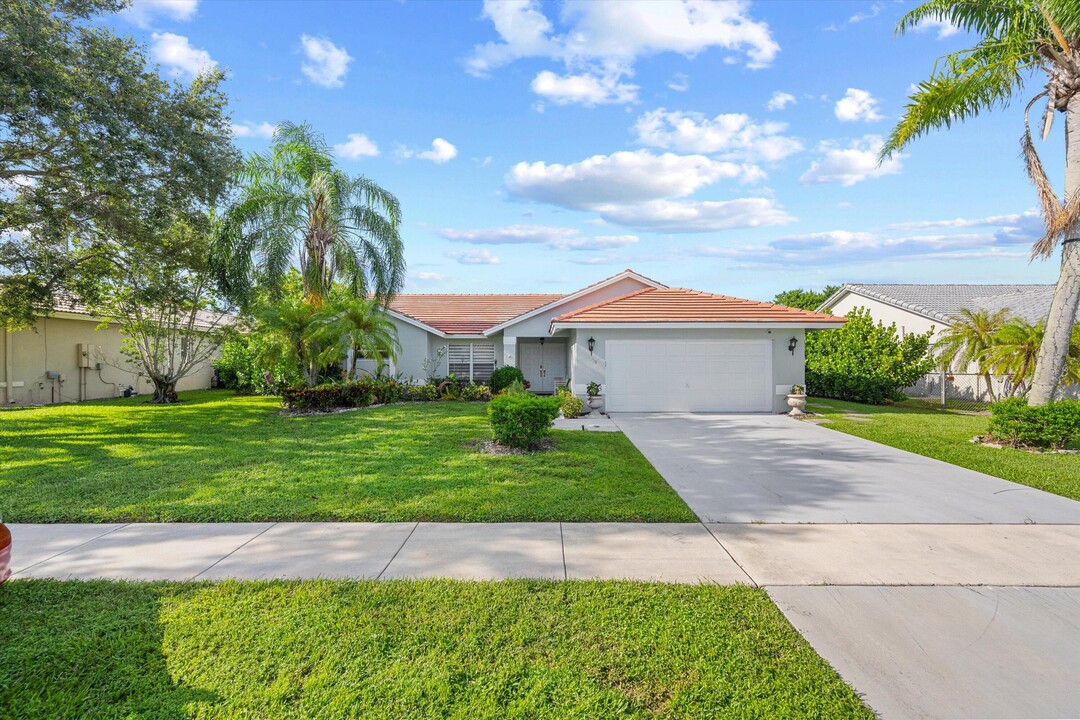 10549 Paso Fino Dr in Wellington, FL - Foto de edificio