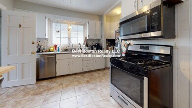 38 Sterling St, Unit 2 in Somerville, MA - Building Photo - Building Photo