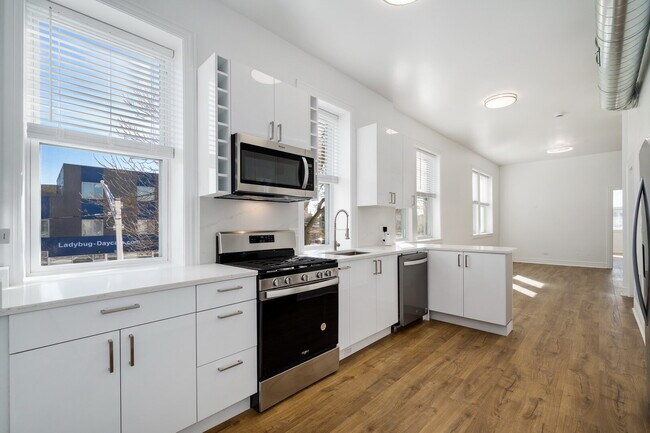 4001 N Elston Ave in Chicago, IL - Building Photo - Building Photo