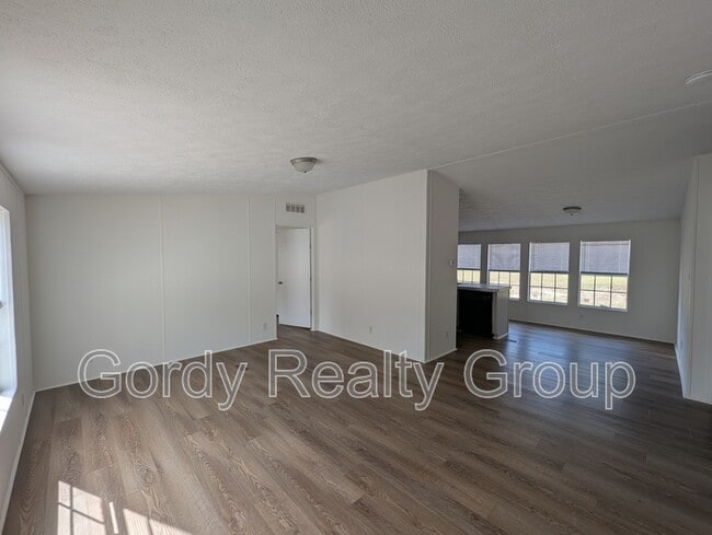 812 Shelby Ave in Alford, FL - Building Photo - Building Photo