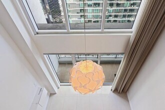 60 SW 13th St, Unit 3022 in Miami, FL - Building Photo - Building Photo