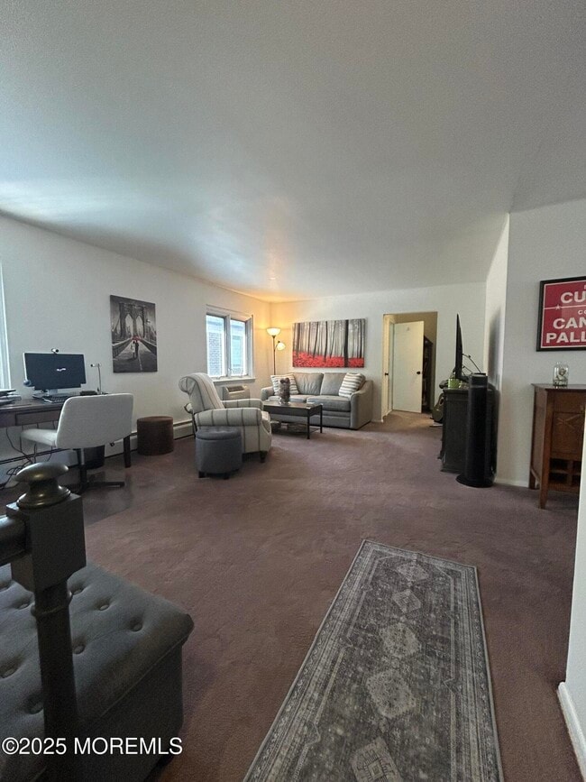 204 Manor E in Red Bank, NJ - Building Photo - Building Photo