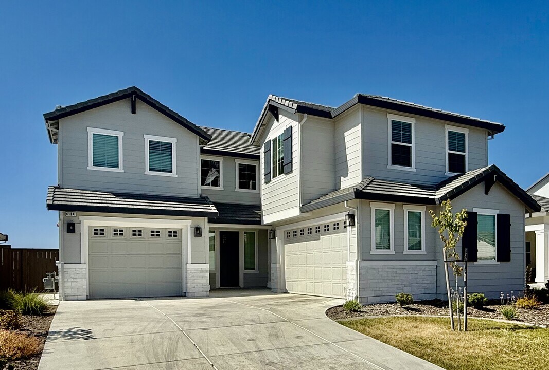4114 Peter's Wy in Rocklin, CA - Foto de edificio
