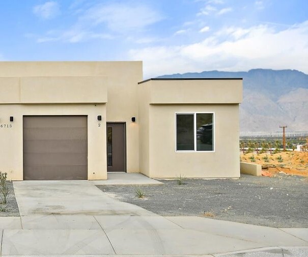 66715 Pinto Way in Desert Hot Springs, CA - Foto de edificio