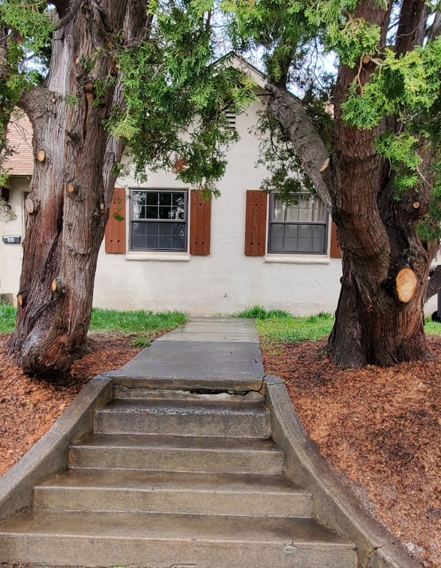 property at 921 E Alder St