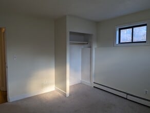 108 E Main St, Unit 2 in Ayer, MA - Foto de edificio - Building Photo