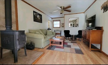 172 Toles Hollow Rd in Gilboa, NY - Foto de edificio - Building Photo