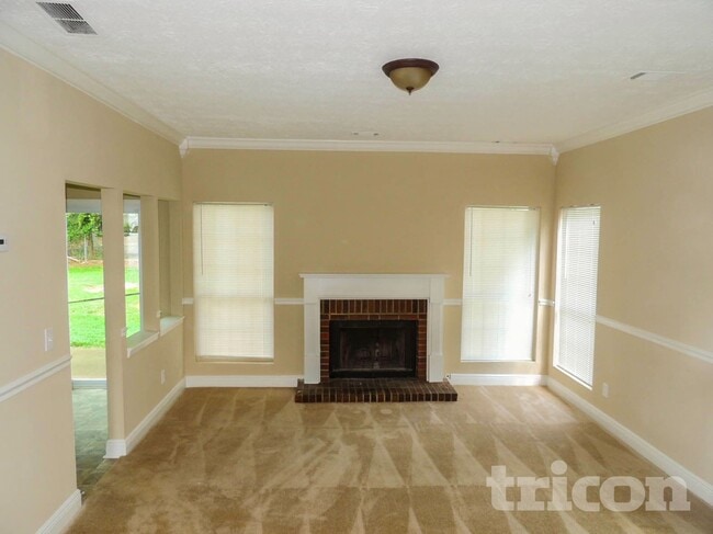 6387 Laurel Post Dr in Lithonia, GA - Foto de edificio - Building Photo