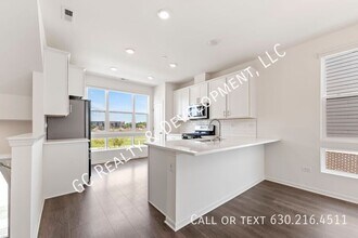 2239 Parkside Dr in Schaumburg, IL - Building Photo - Building Photo