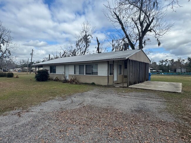 property at 700 S 6th St