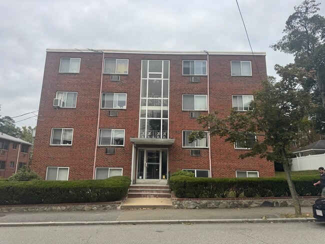11 Brattle St, Unit apt 2