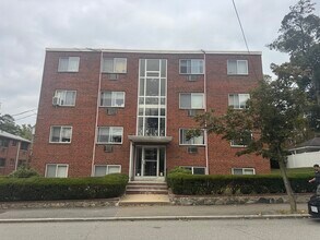 11 Brattle St, Unit apt 3 in Arlington, MA - Foto de edificio - Building Photo