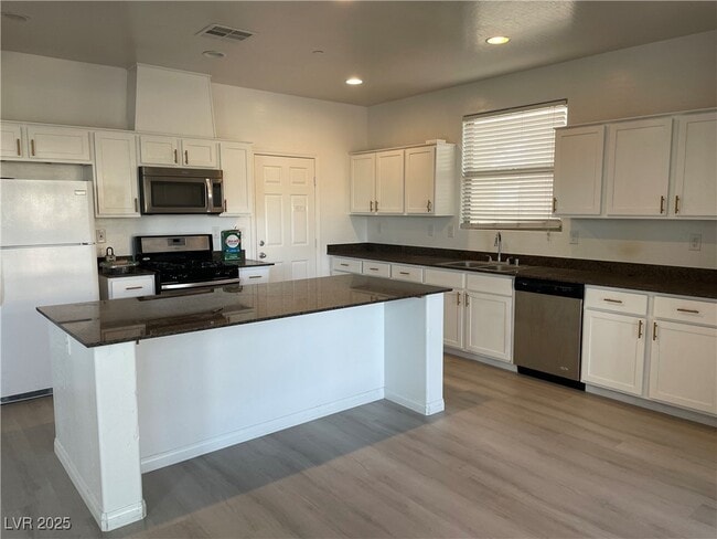 953 Via Gandalfi in Henderson, NV - Building Photo - Building Photo