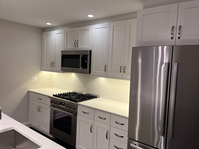 4915 Hampden Ln, Unit 109 in Bethesda, MD - Building Photo - Building Photo