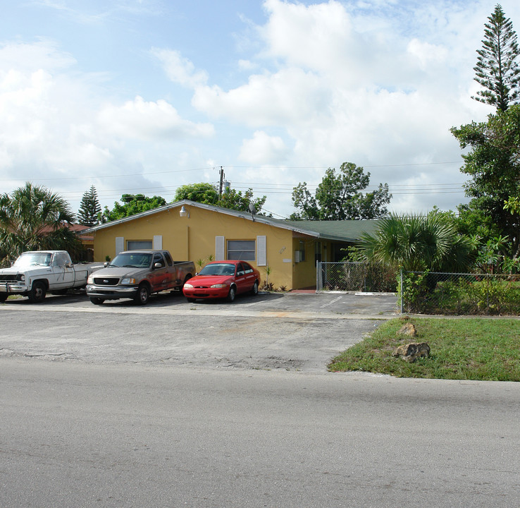 5720 NW 15th St in Fort Lauderdale, FL - Building Photo