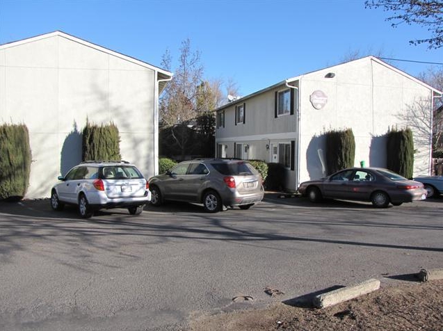 1035 Eureka St in Ashland, OR - Building Photo