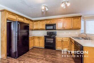 2716 King Arthur Ct in Buford, GA - Building Photo - Building Photo