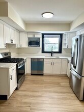 1115 E Algonquin Rd in Arlington Heights, IL - Building Photo - Building Photo