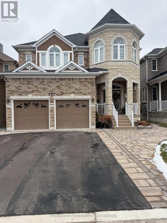 131 Sharplin Dr in Ajax, ON - Building Photo