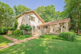 1137 Springs Fireplace Rd in East Hampton, NY - Building Photo