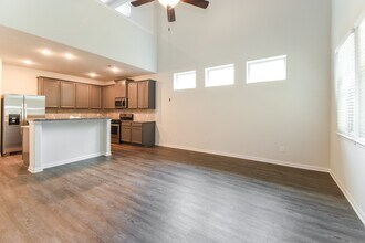 321 Lk Wy Cir in Anahuac, TX - Building Photo - Building Photo