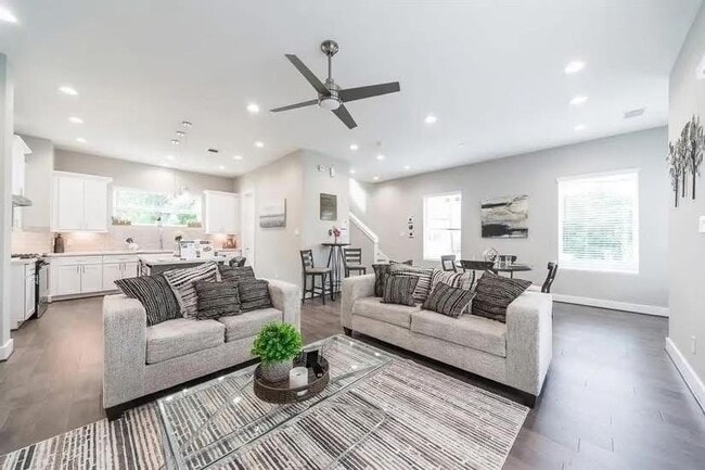 property at 1329 Buescher Dr