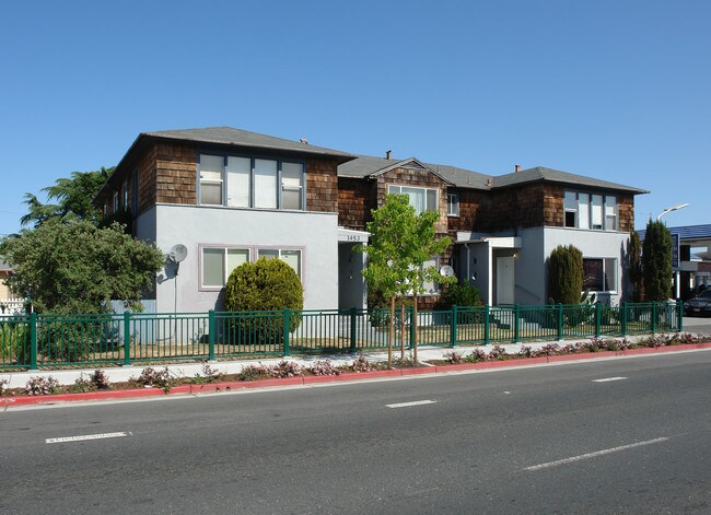 1453 E 3rd Ave in San Mateo, CA - Foto de edificio - Building Photo