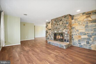 10624 Marbury Rd in Oakton, VA - Building Photo - Building Photo
