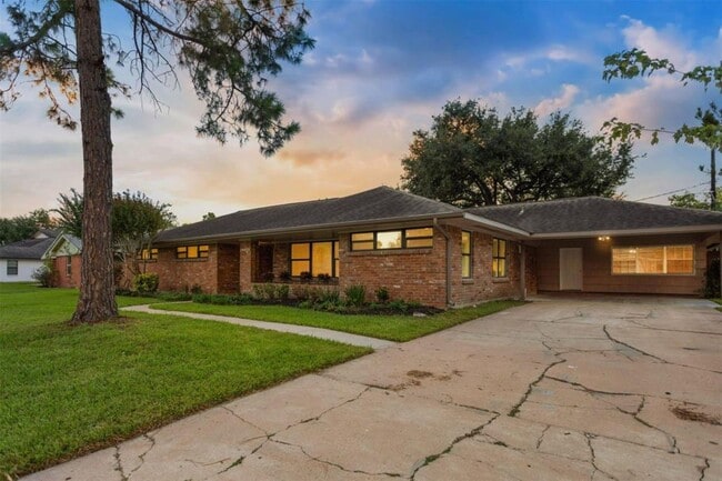 10825 Willowisp Dr in Houston, TX - Building Photo - Building Photo
