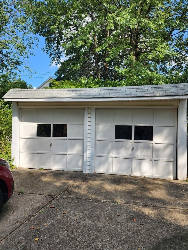 1545 Genesee Rd in South Euclid, OH - Building Photo - Building Photo