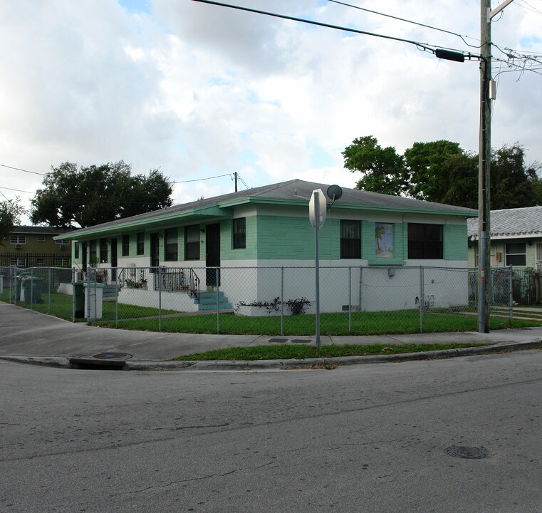 5550-5556 NE Miami Pl in Miami, FL - Building Photo