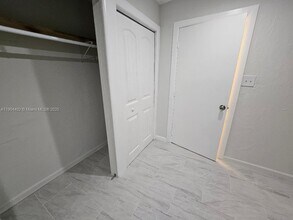 528 NW 10th St in Florida City, FL - Foto de edificio - Building Photo