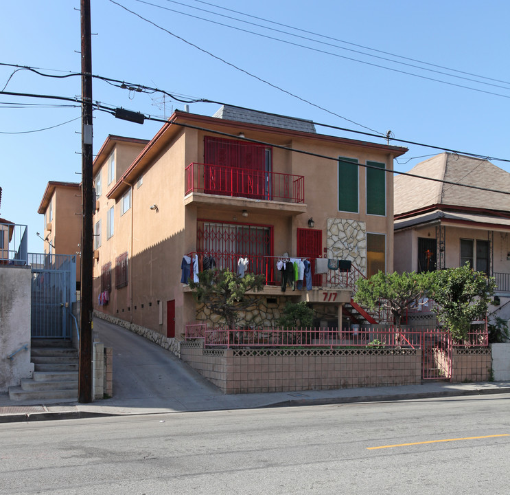 717 Grand Ave in Los Angeles, CA - Building Photo