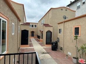 840 S Catalina St in Los Angeles, CA - Building Photo - Building Photo