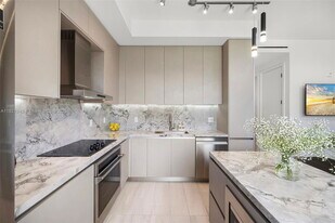 1030 15th St in Miami Beach, FL - Building Photo