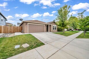 8918 Grisom Way in Reno, NV - Building Photo