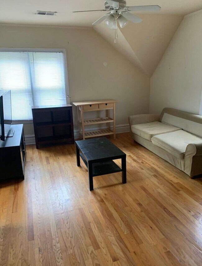 1230 W Wellington Ave in Chicago, IL - Building Photo - Building Photo