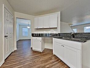 16973 Scenic Knoll in Conroe, TX - Foto de edificio - Building Photo